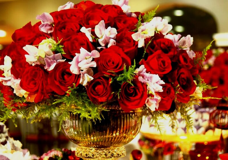 Red Roses in Vase — Festive, Photograph