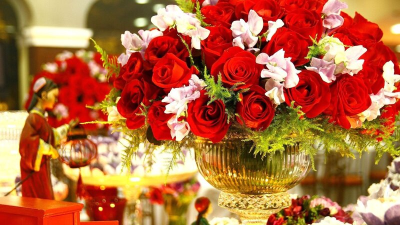 Red Roses in Vase — Festive