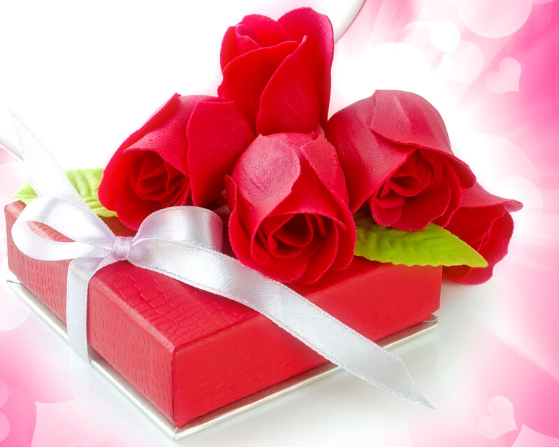 Red Roses on Gift Box — Romantic, Photograph
