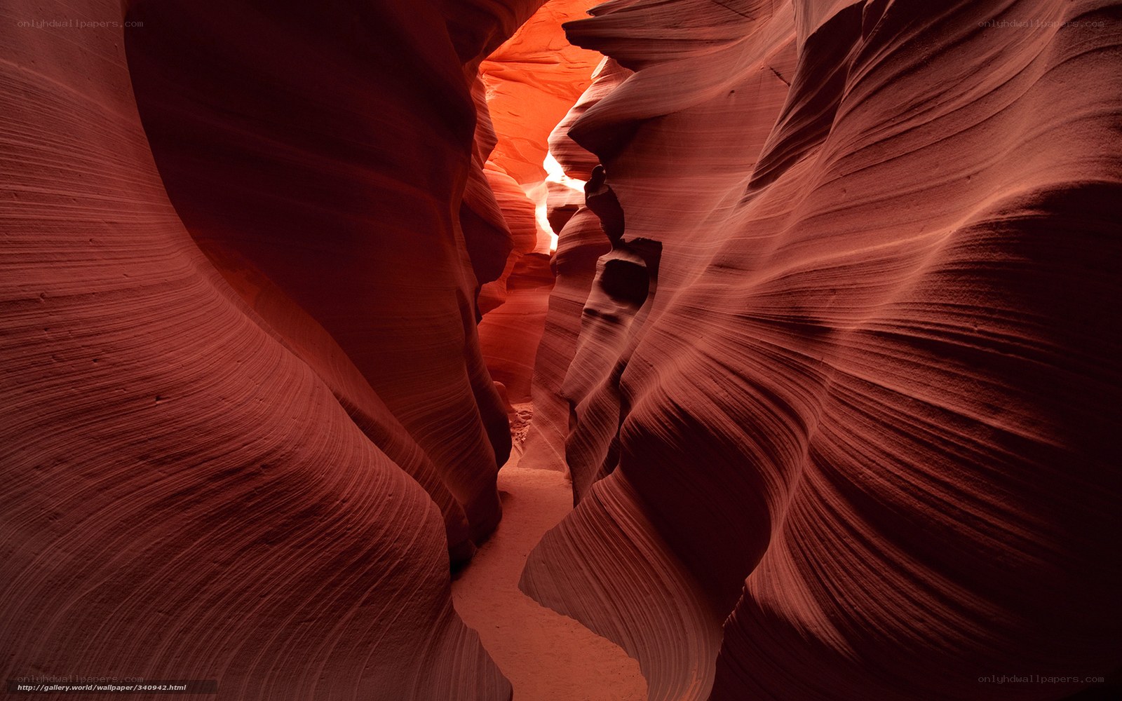 Red sandstone canyon walls