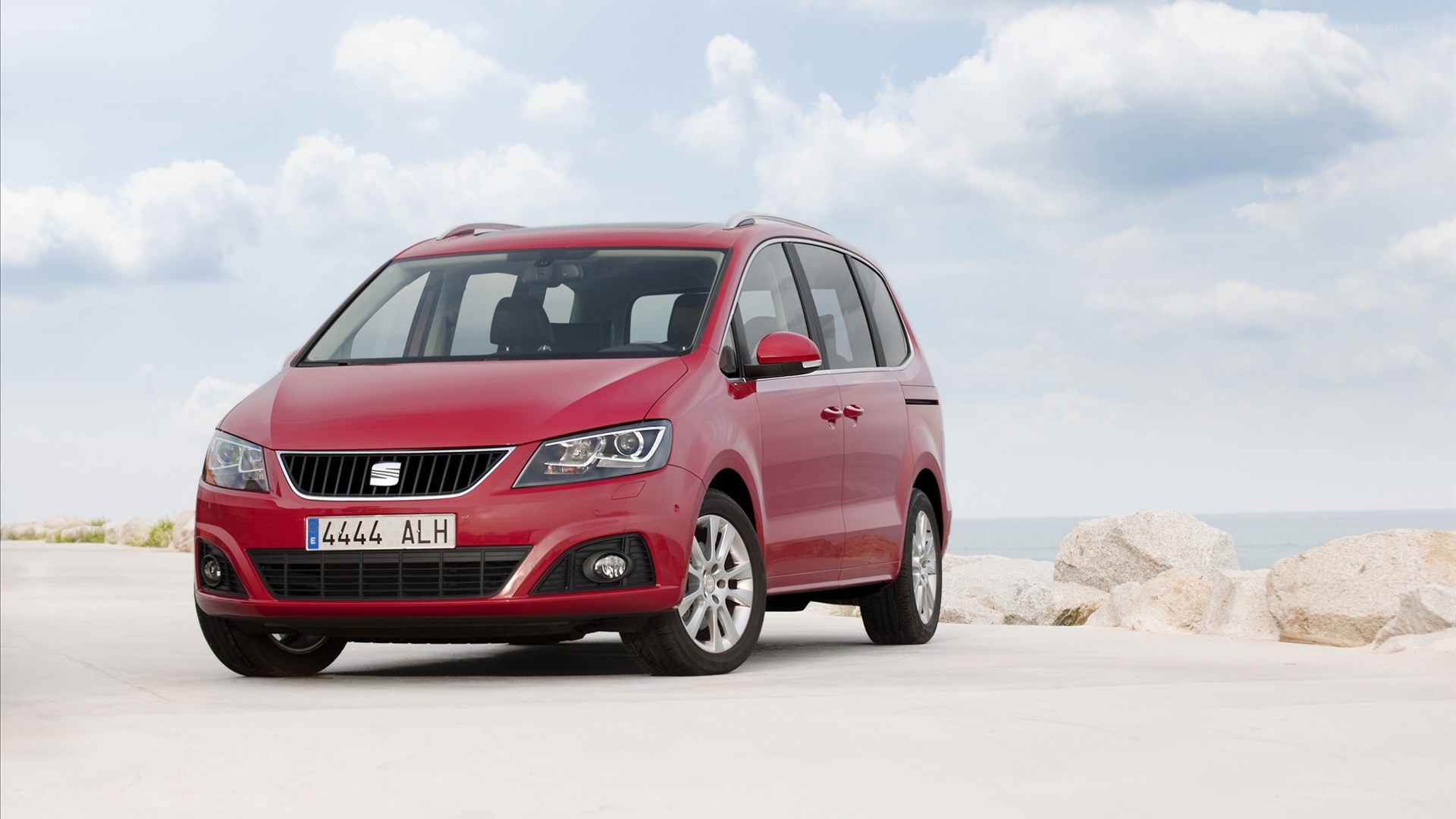 Red SEAT Alhambra minivan