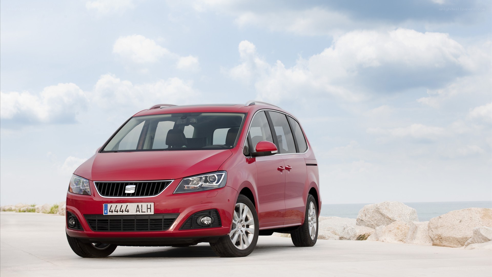 Red SEAT Alhambra minivan