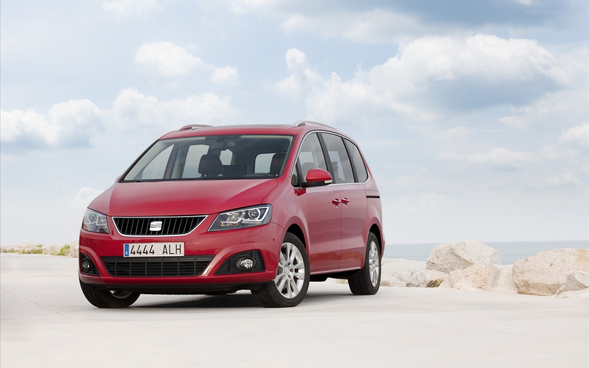 Red SEAT Alhambra minivan