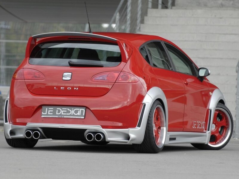 red seat Leon with JE Design body kit