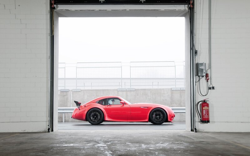 Red Sports Car in Garage — Calm