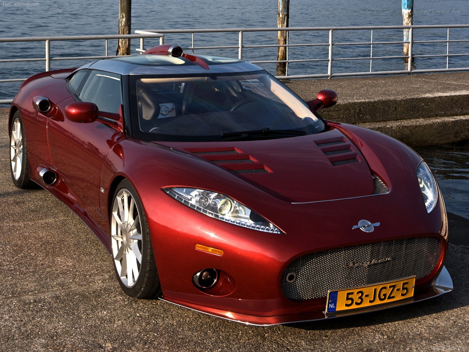 red spyker sports car