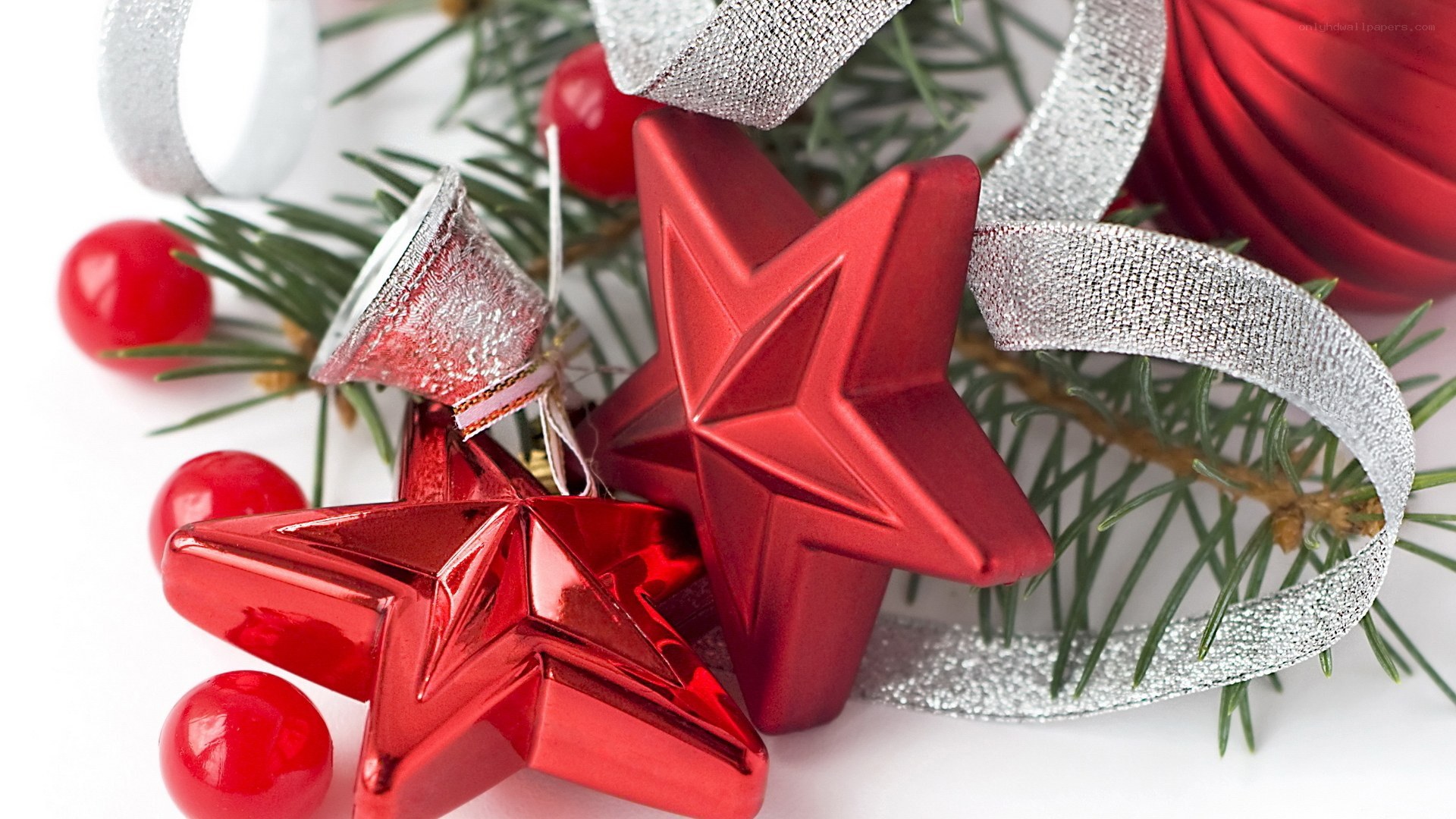 Red star Christmas ornaments