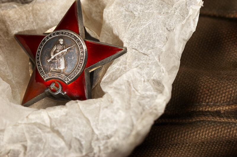 Red Star Medal — Dramatic