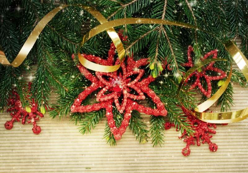 Red Star Ornaments — Green
