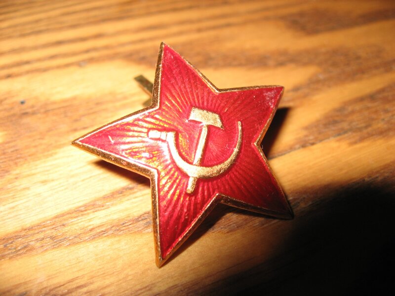 Red Star Pin — Neutral