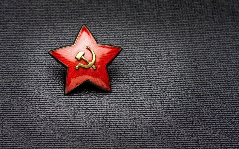 Red Star Pin