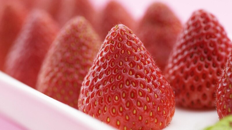 Red Strawberries in Container — Fresh