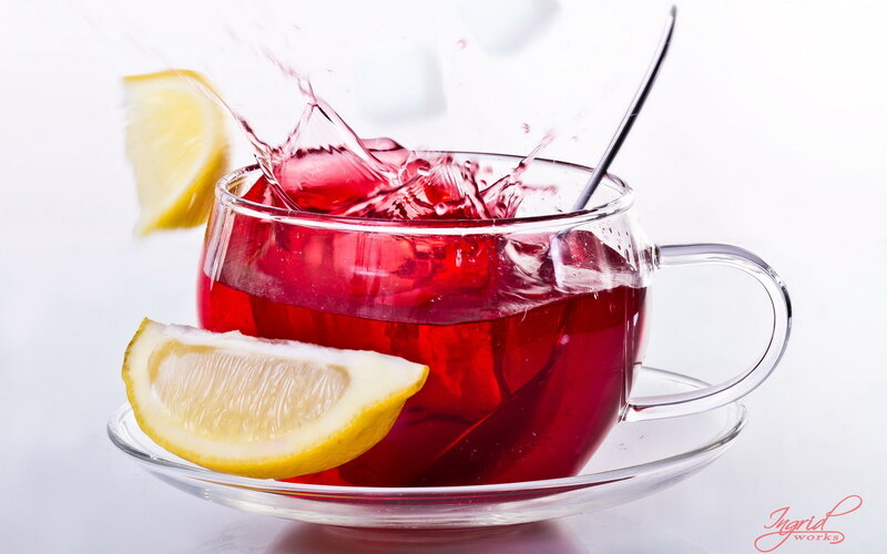 Red Tea in Glass Cup — Dynamic