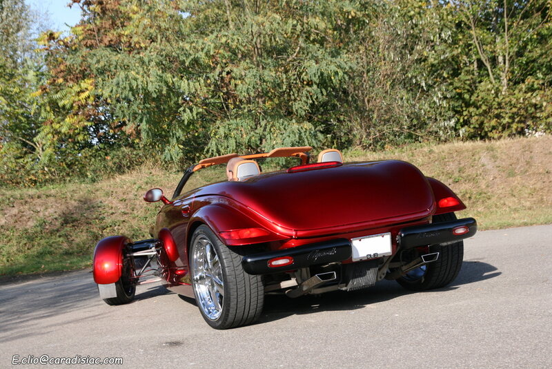 Red Three-wheeled Car — Calm