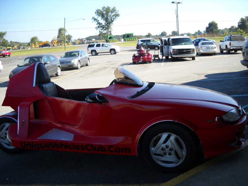 Red Three-wheeled Car — Neutral