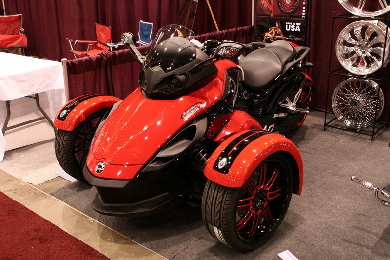 Red Three-wheeled Motorcycle — Neutral