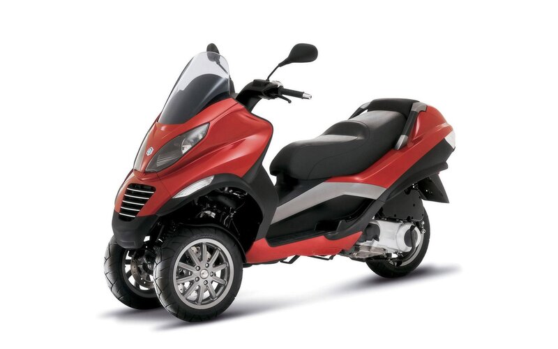 Red Three-wheeled Scooter — Neutral
