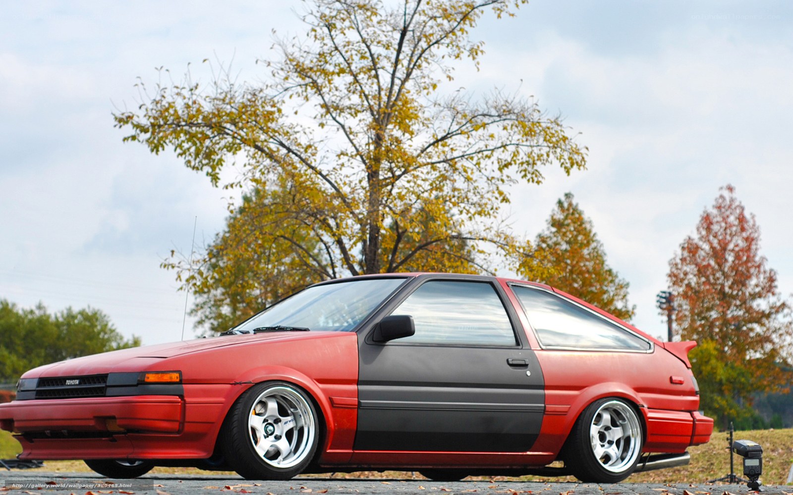 red toyota ae86 car