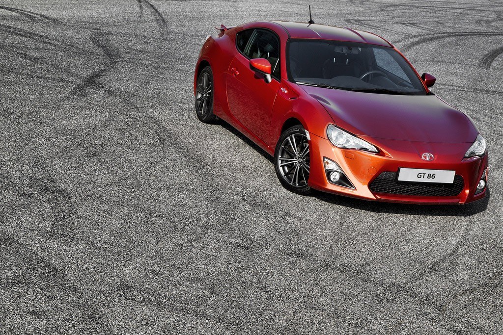 Red Toyota GT86 on track