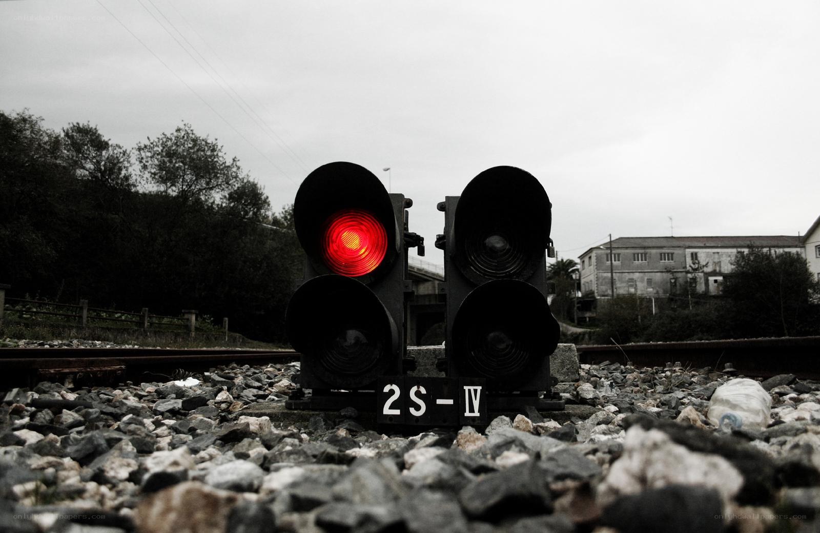 Red train signal at crossing