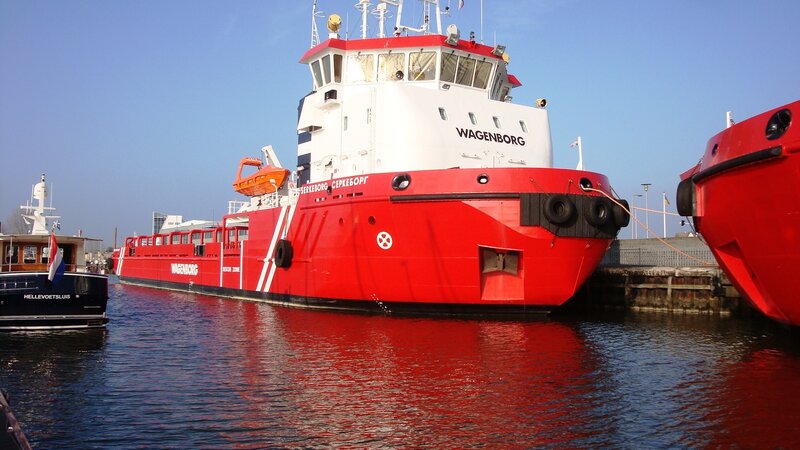 Red Tugboat in Harbor — Calm