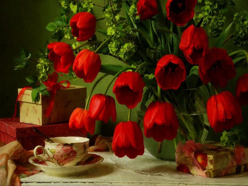 Red Tulips in Vase — Dramatic, Photograph, Gift Boxes