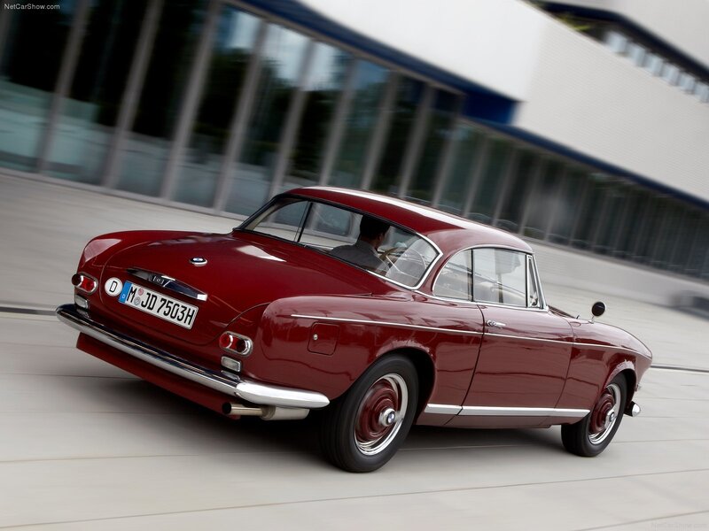 Red Vintage Car — Dynamic