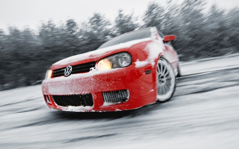 Red Volkswagen in Snow — Dynamic