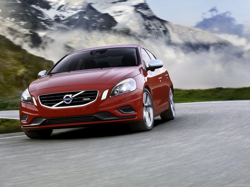Red Volvo S60 — Dynamic