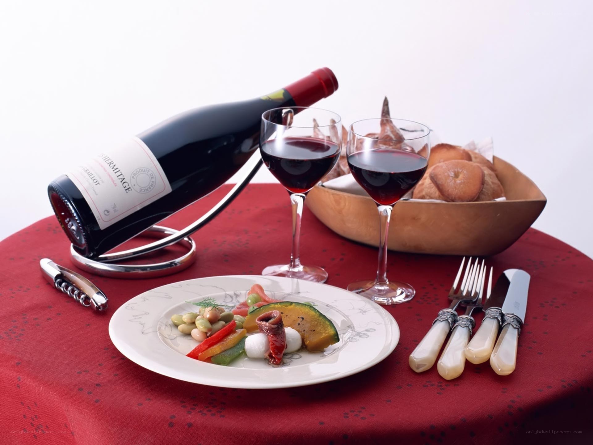 Red wine and appetizer plate