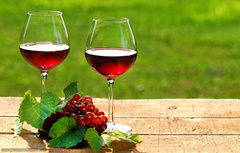 Red wine and grapes on wood