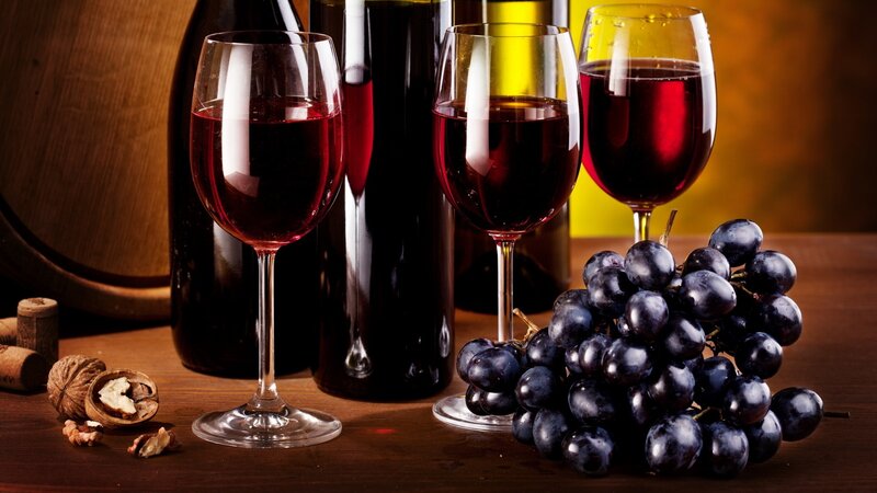 Red wine and grapes on wood