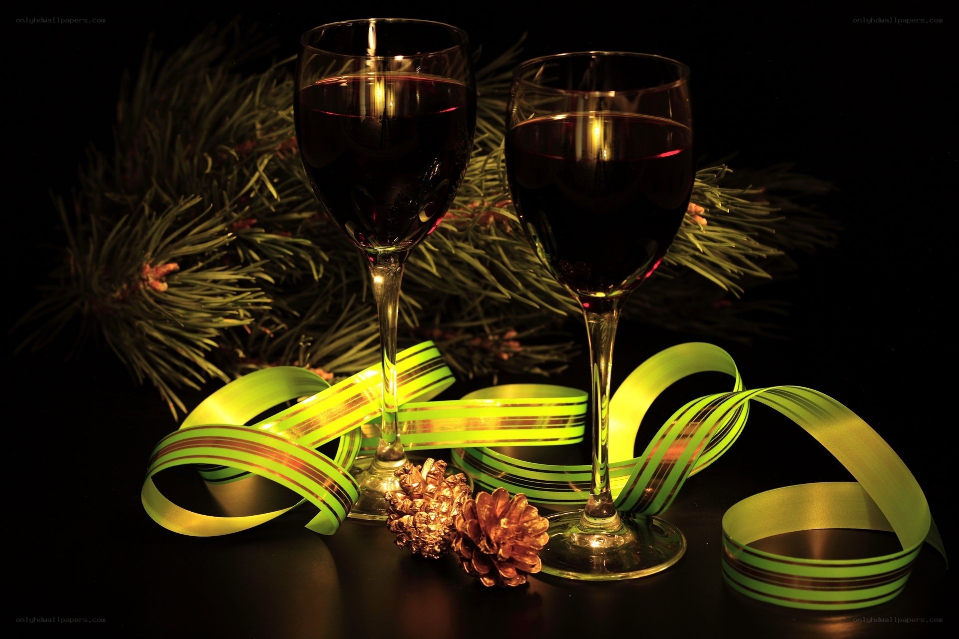 Red wine glasses with pine and ribbon