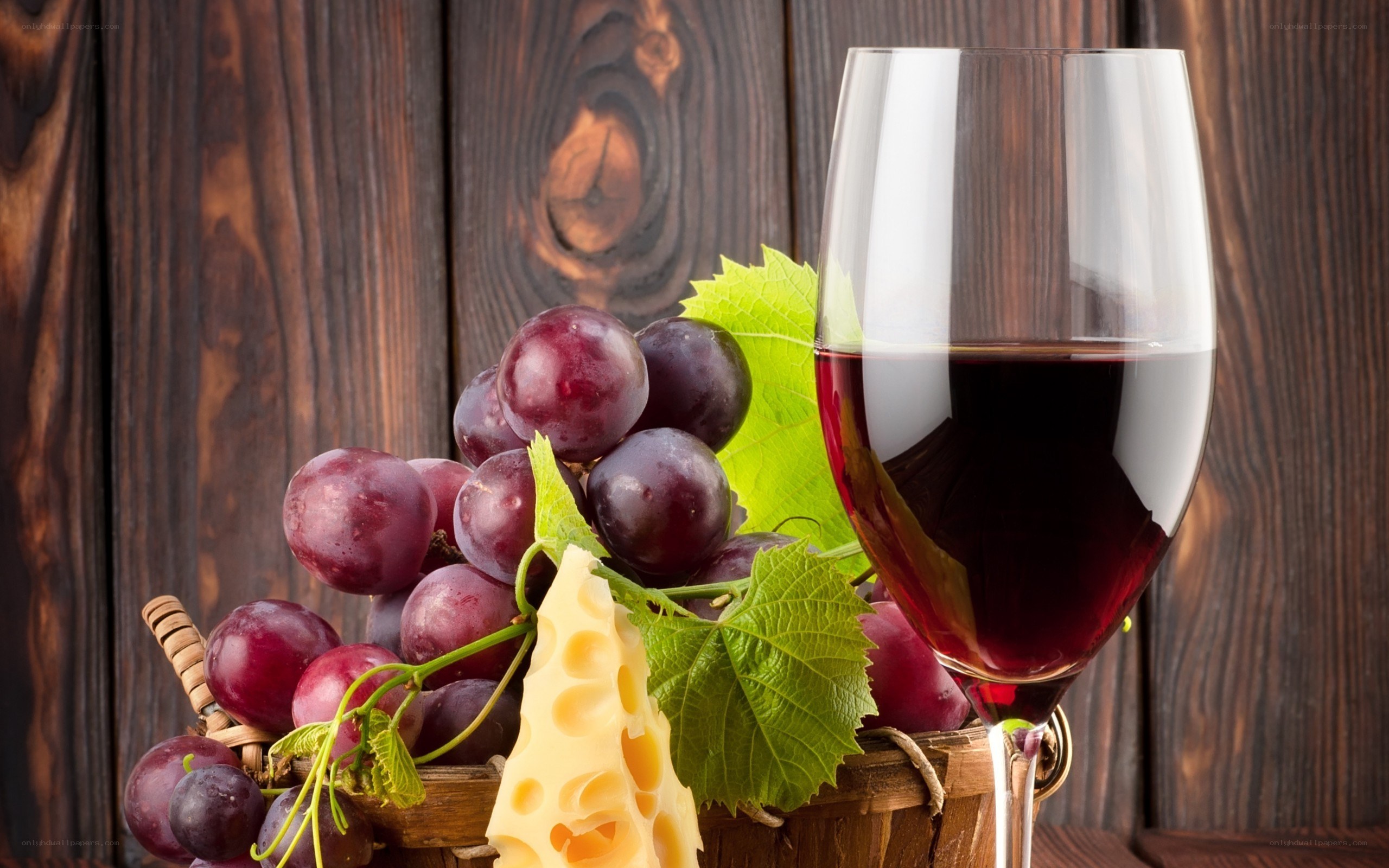 Red wine with grapes and cheese