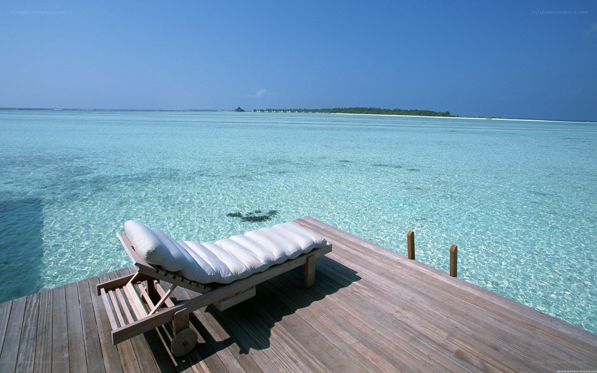 Relaxing beach lounge chair