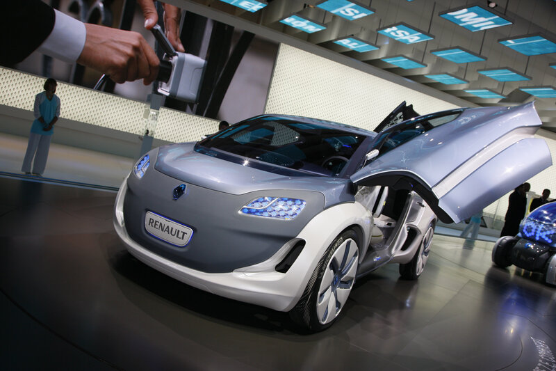 Renault Concept Car — Silver, Modern