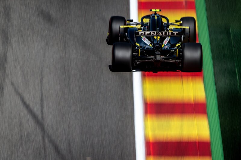 Renault Formula 1 Car — Black, Dynamic