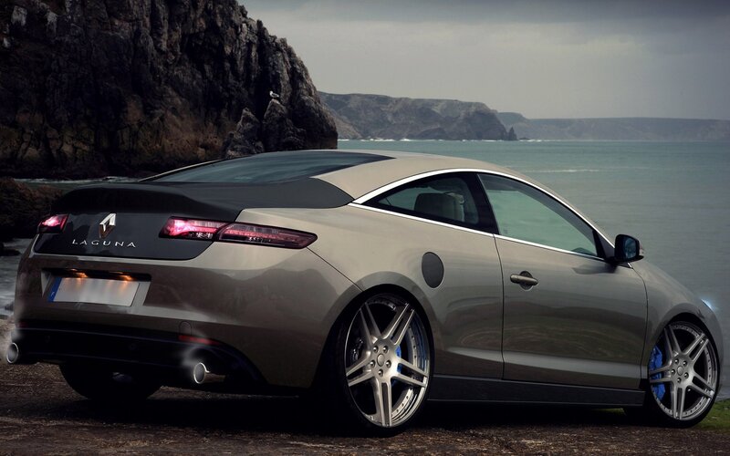 Renault Laguna Coupe by the sea