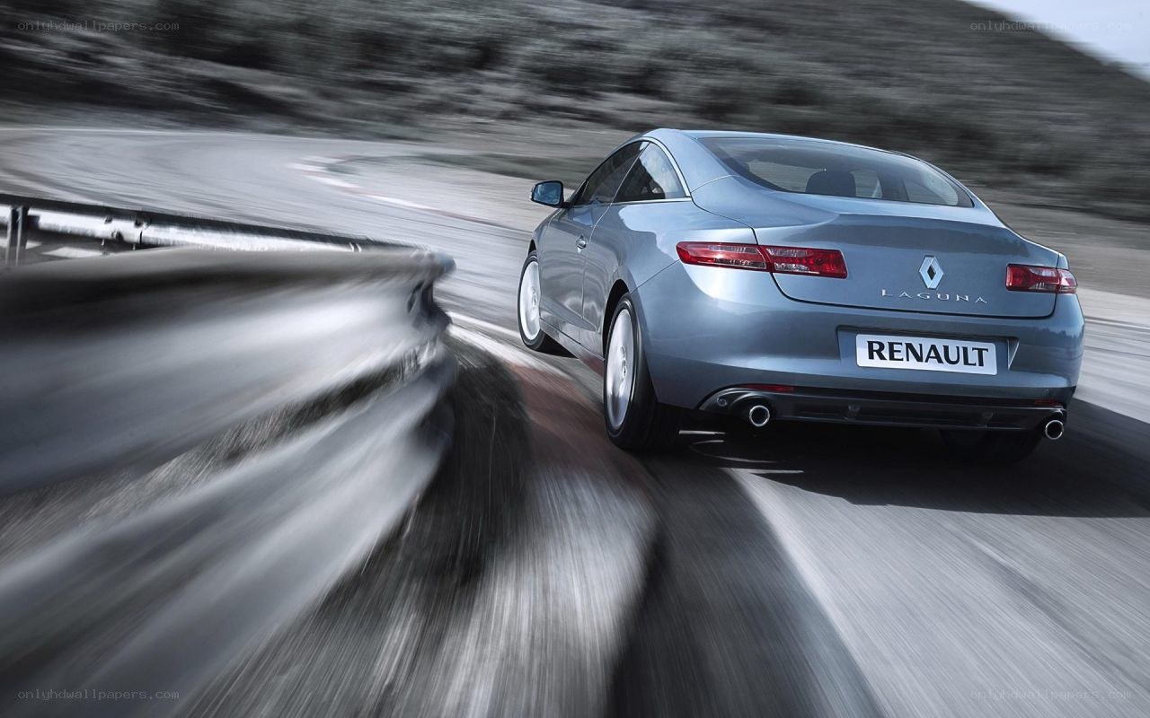 Renault Laguna in motion