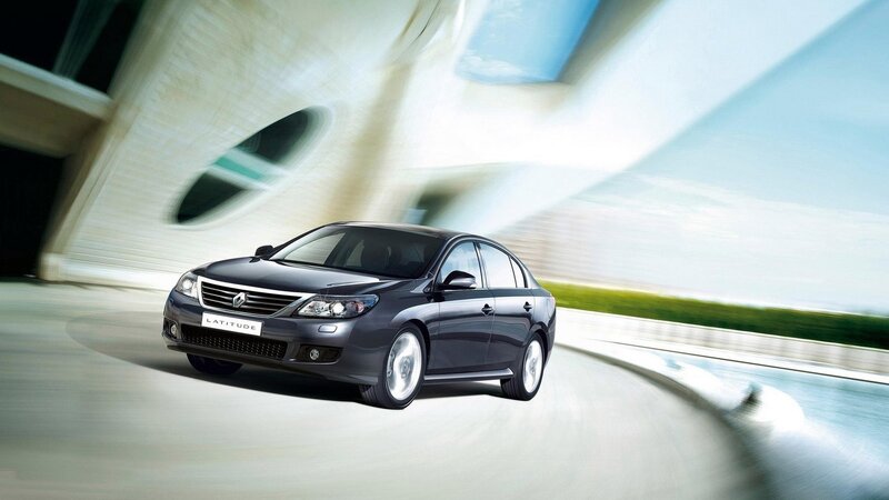 Renault Latitude in motion