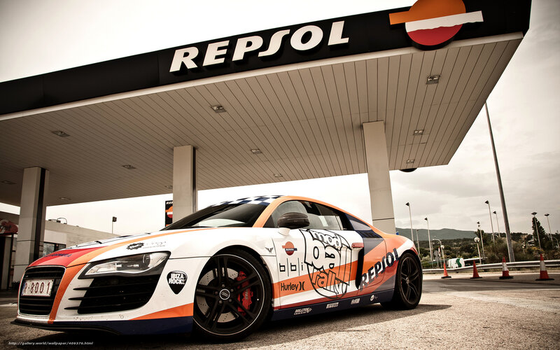 Repsol Audi R8 at gas station