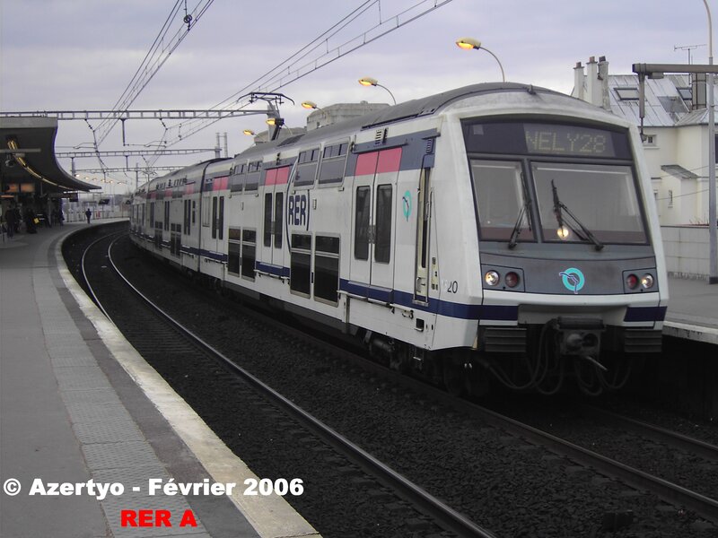 RER A train at station