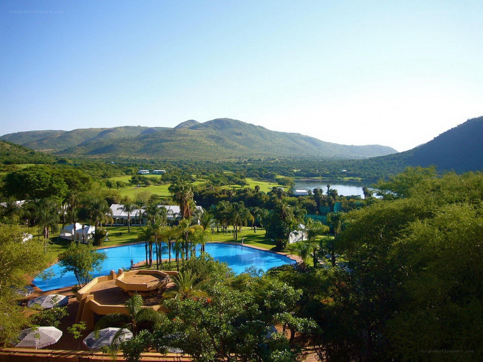 Resort with pool and mountains