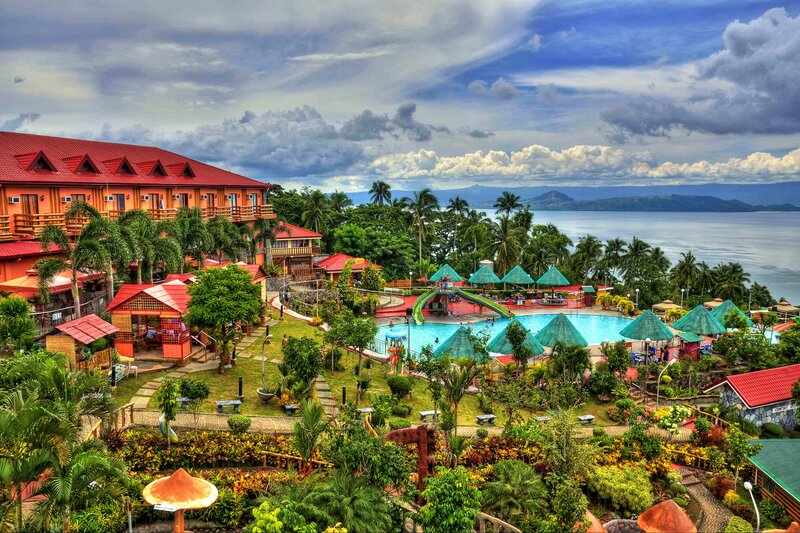 Resort with Pool and Ocean View — Blue