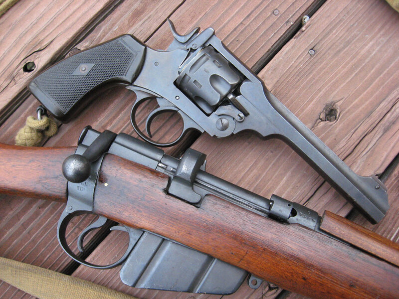 Revolver and rifle on wood