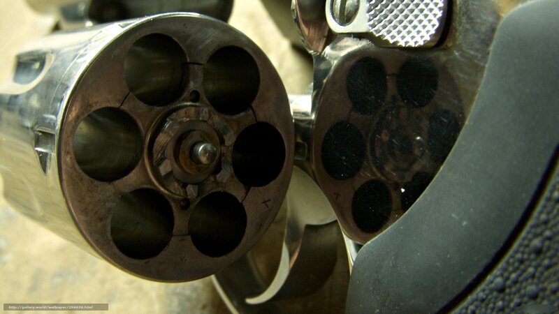 Revolver Cylinder — Silver, Dramatic