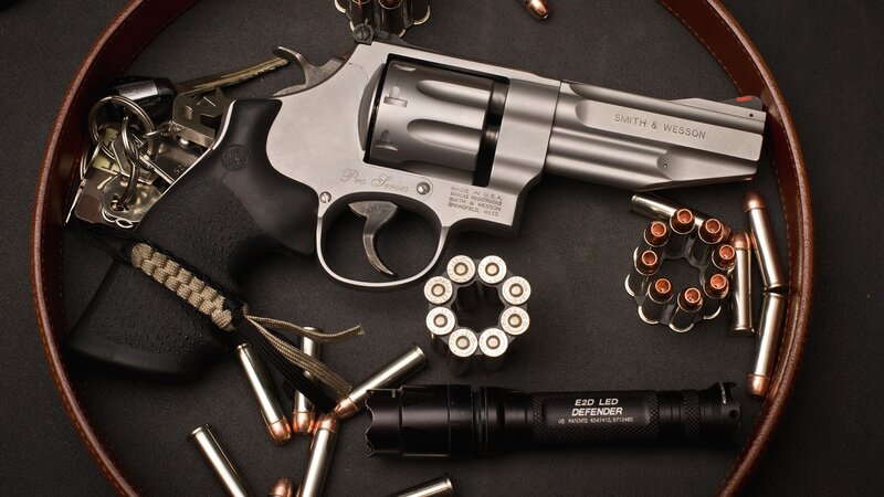 Revolver with Ammunition — Black