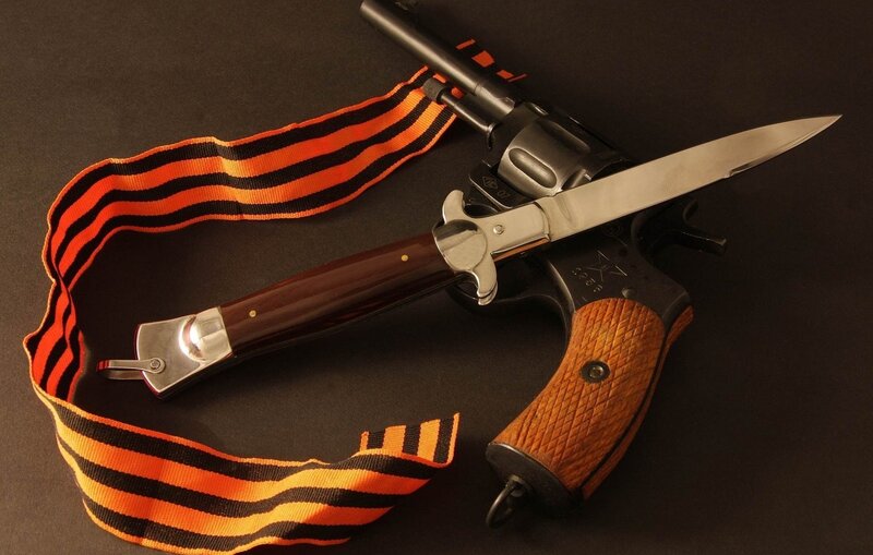 Revolver with bayonet and ribbon