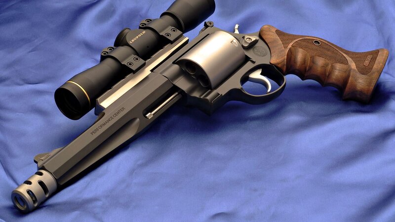 Revolver with Scope — Neutral