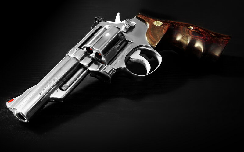 Revolver with Wooden Grip — Black